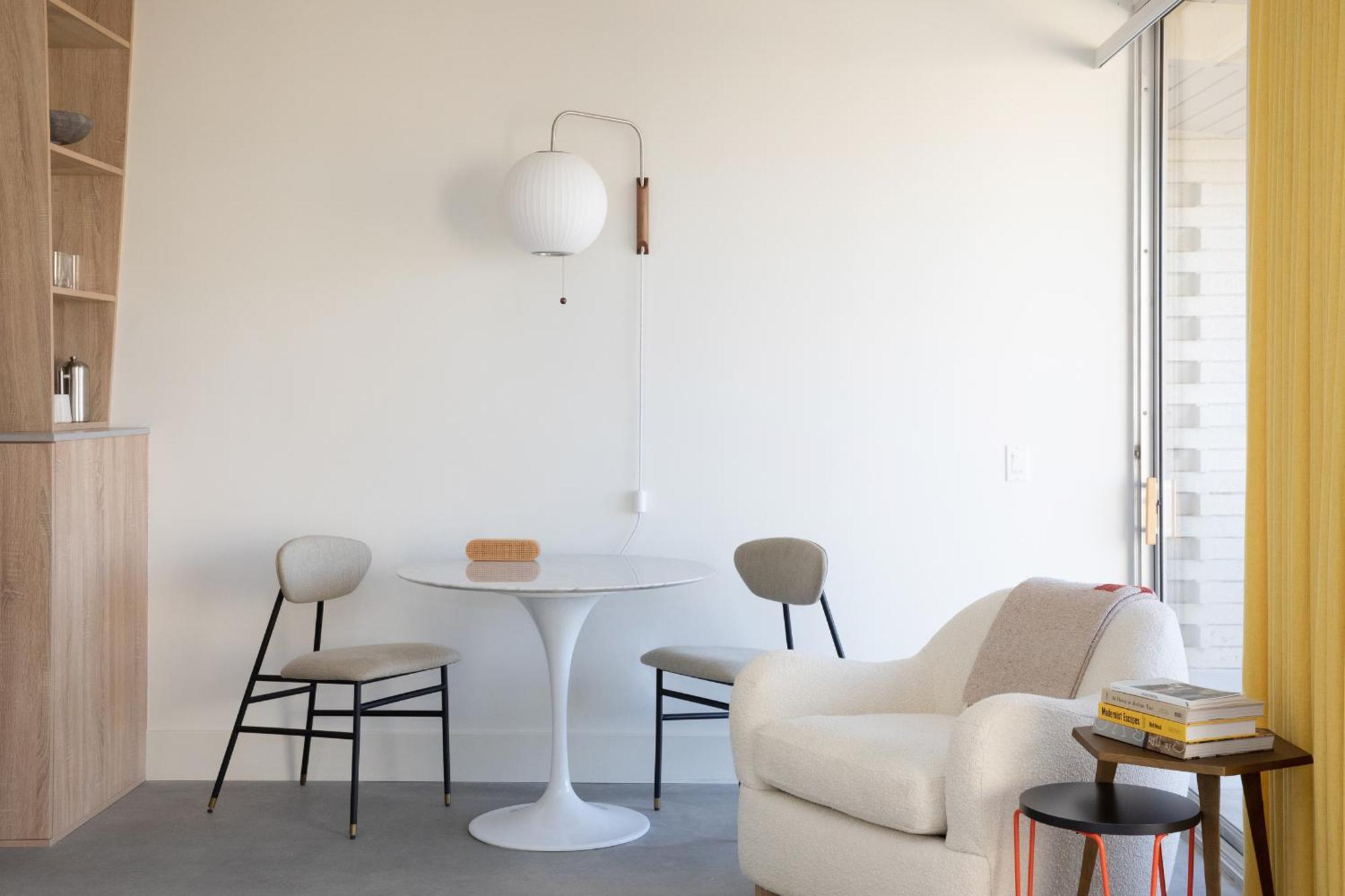 The Bungalows By Homestead Modern Joshua Tree Room photo