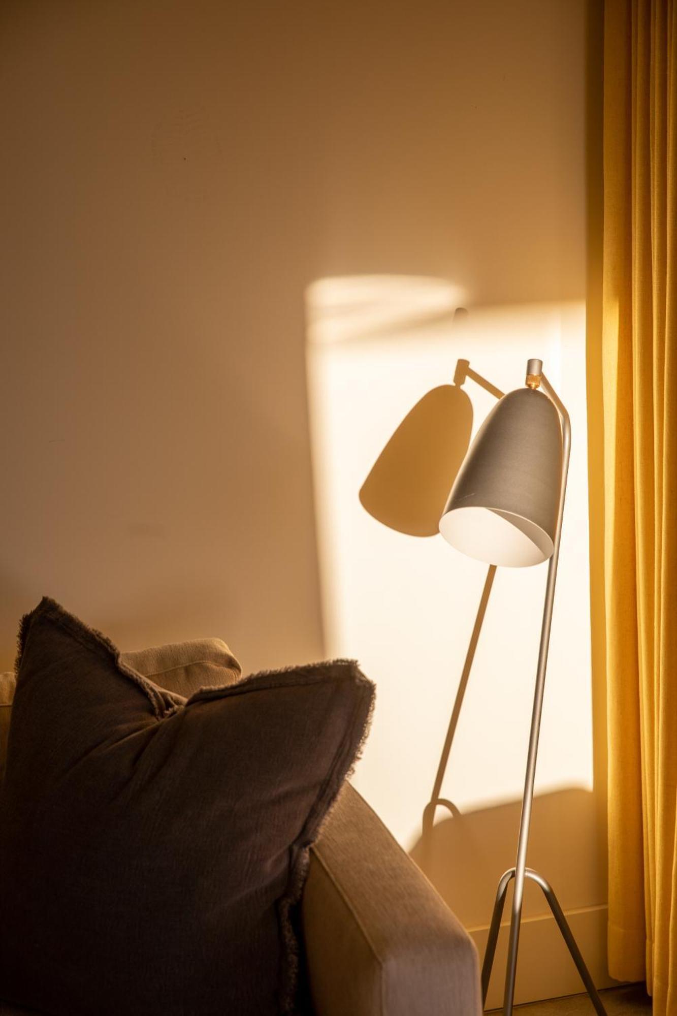 The Bungalows By Homestead Modern Joshua Tree Room photo